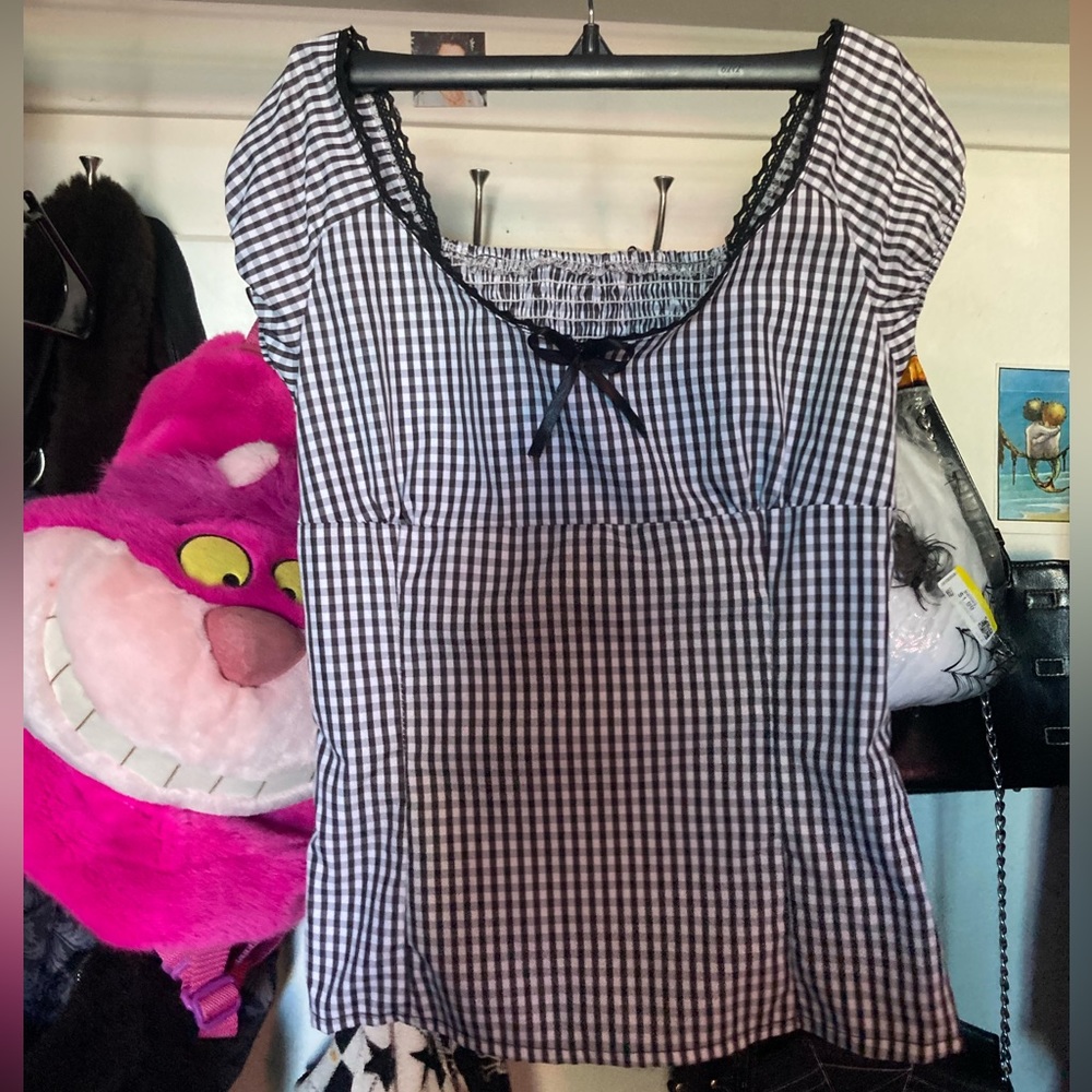 Black and white picnic style top 🦇